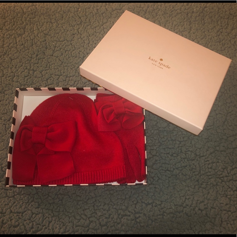 Kate spade hat and gloves set